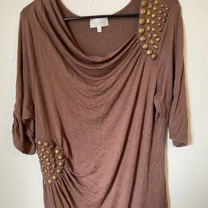 Brown quarter length sleeve
